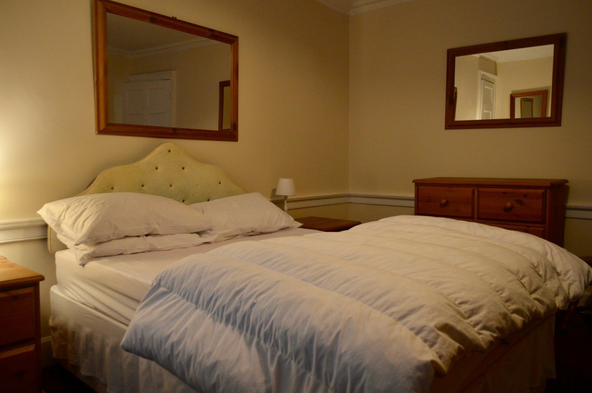 Central 1 Bedroom Apartment Sleeps 2 EDI Kültér fotó